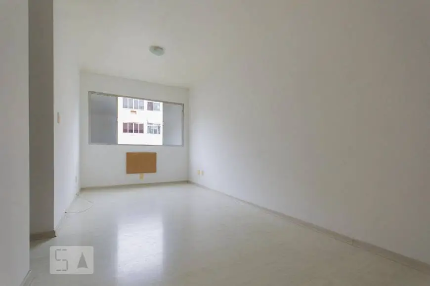 Foto 2 de Apartamento com 3 Quartos para alugar, 70m² em Pechincha, Rio de Janeiro