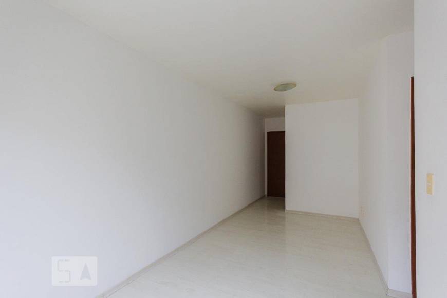 Foto 4 de Apartamento com 3 Quartos para alugar, 70m² em Pechincha, Rio de Janeiro