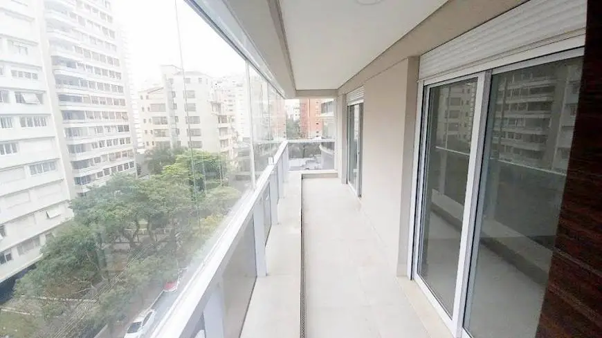 Foto 5 de Apartamento com 4 Quartos à venda, 240m² em Cerqueira César, São Paulo