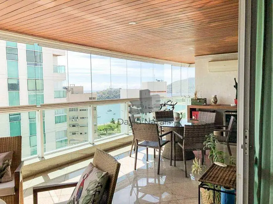 Foto 1 de Apartamento com 4 Quartos à venda, 180m² em Praia do Canto, Vitória