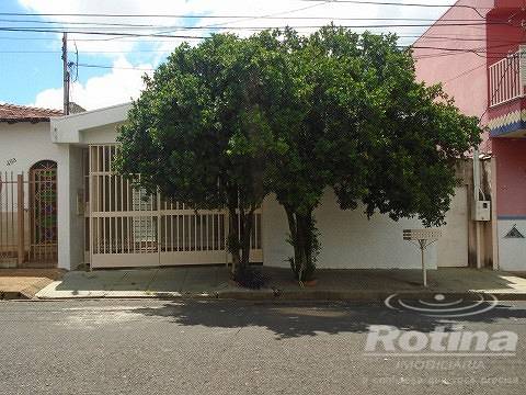 Foto 1 de Casa com 3 Quartos para alugar, 180m² em Brasil, Uberlândia