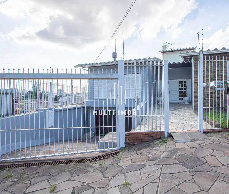 Foto 1 de Casa com 3 Quartos para alugar, 325m² em Chácara das Pedras, Porto Alegre