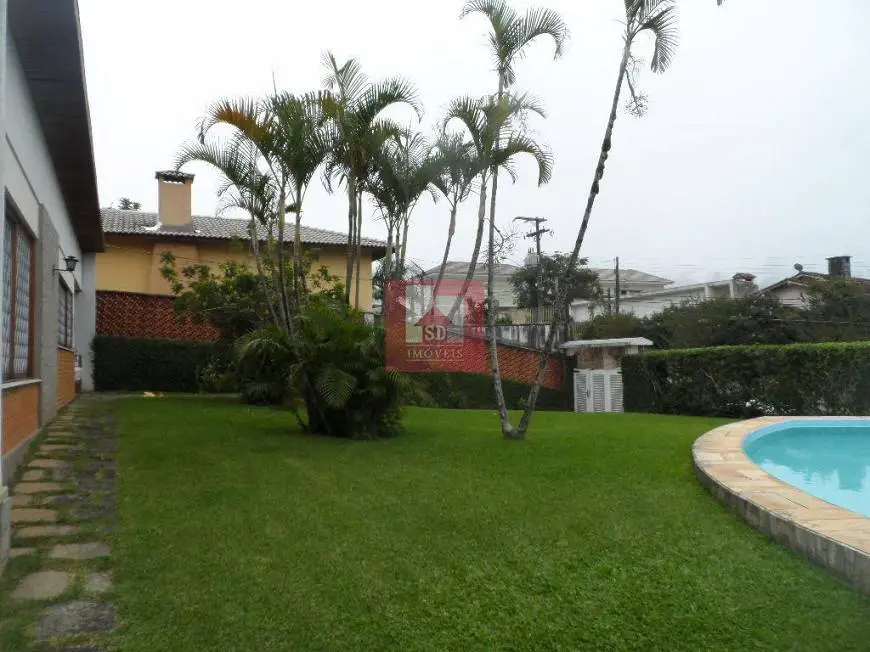 Foto 2 de Casa com 3 Quartos à venda, 162m² em Jardim Cascata, Teresópolis