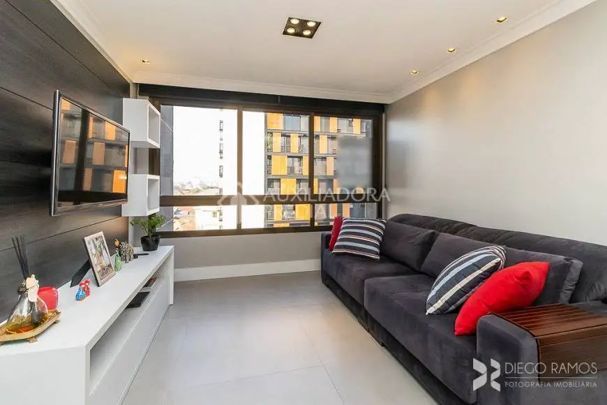Foto 2 de Apartamento com 2 Quartos à venda, 72m² em Passo da Areia, Porto Alegre