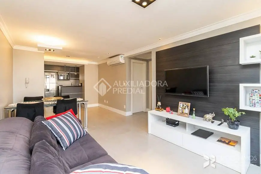 Foto 4 de Apartamento com 2 Quartos à venda, 72m² em Passo da Areia, Porto Alegre