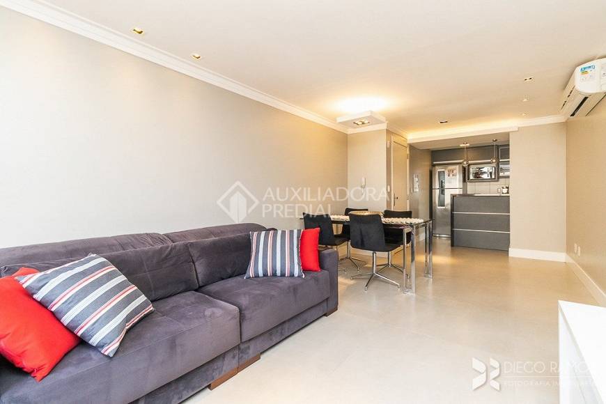 Foto 5 de Apartamento com 2 Quartos à venda, 72m² em Passo da Areia, Porto Alegre