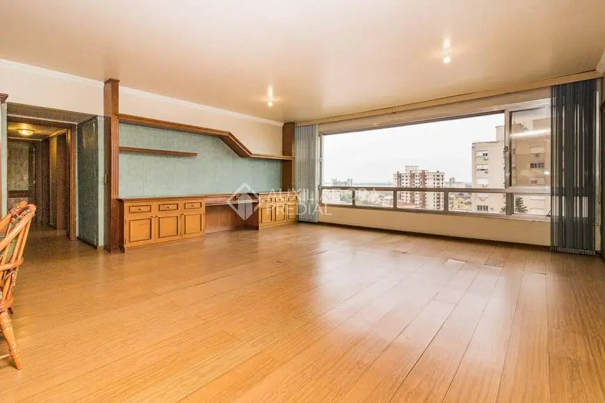 Foto 2 de Apartamento com 3 Quartos à venda, 134m² em Moinhos de Vento, Porto Alegre