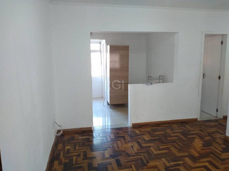 Foto 3 de Apartamento com 3 Quartos à venda, 77m² em Teresópolis, Porto Alegre