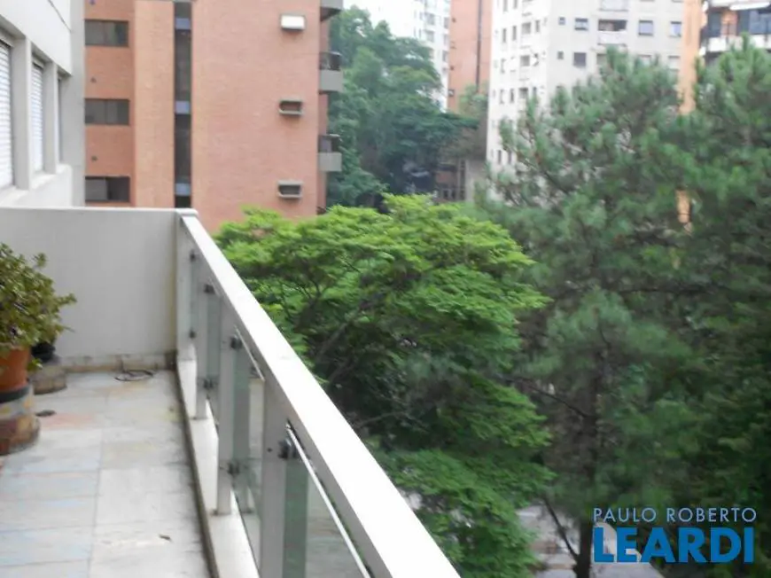 Foto 4 de Apartamento com 4 Quartos para venda ou aluguel, 220m² em Morumbi, São Paulo