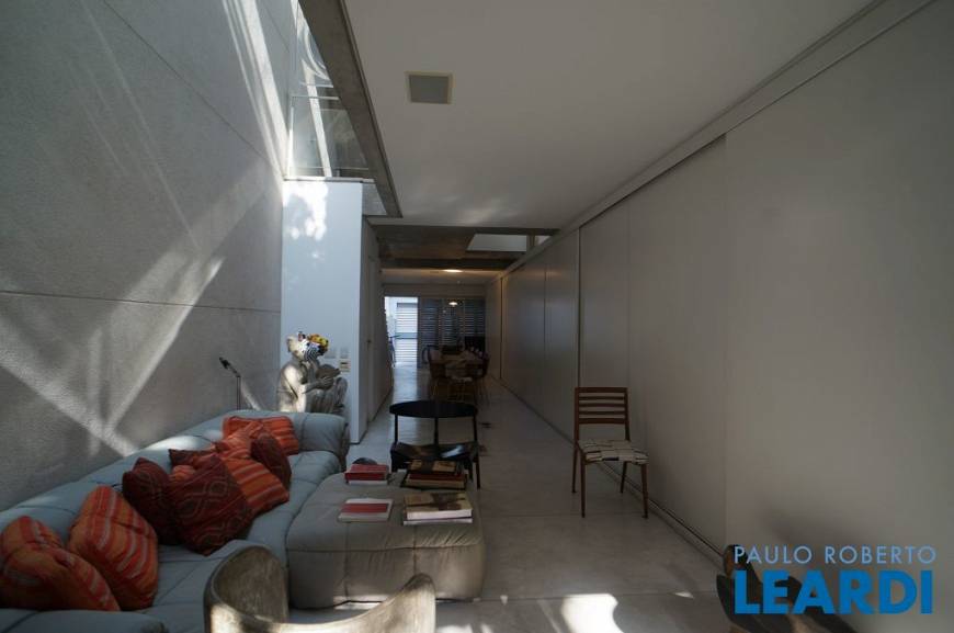 Foto 1 de Casa com 2 Quartos à venda, 130m² em Jardim Europa, São Paulo