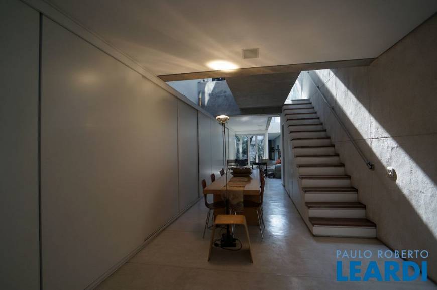 Foto 4 de Casa com 2 Quartos à venda, 130m² em Jardim Europa, São Paulo
