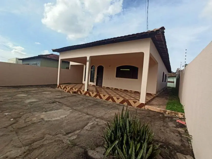 Foto 1 de Casa com 3 Quartos para alugar, 180m² em Altos do Coxipó, Cuiabá