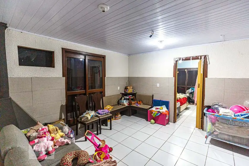 Foto 1 de Casa com 3 Quartos para alugar, 150m² em Campo Novo, Porto Alegre