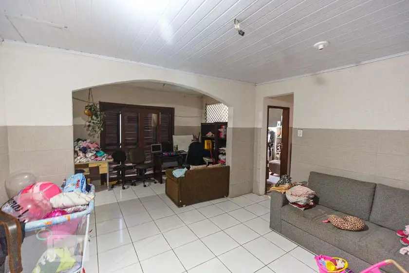 Foto 2 de Casa com 3 Quartos para alugar, 150m² em Campo Novo, Porto Alegre