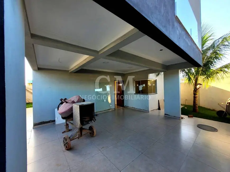 Foto 1 de Sobrado com 3 Quartos à venda, 152m² em Vila Carlota, Campo Grande