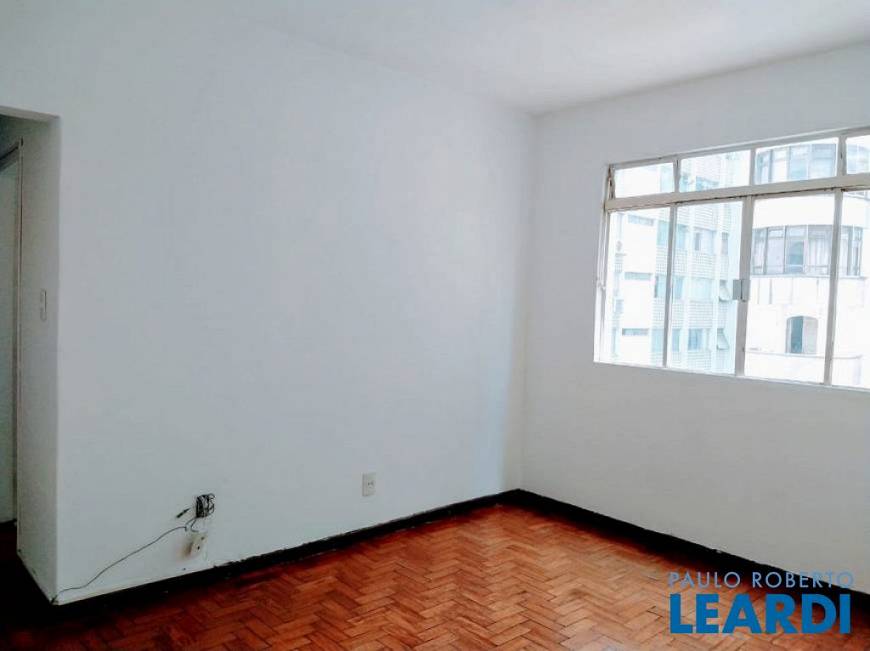 Foto 2 de Apartamento com 2 Quartos para alugar, 65m² em Jardim América, São Paulo