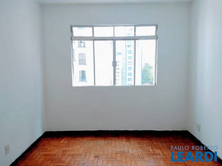 Foto 4 de Apartamento com 2 Quartos para alugar, 65m² em Jardim América, São Paulo