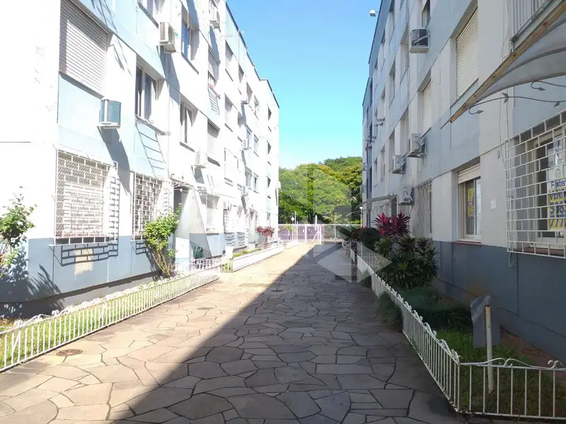 Foto 1 de Apartamento com 1 Quarto para alugar, 42m² em Passo da Areia, Porto Alegre