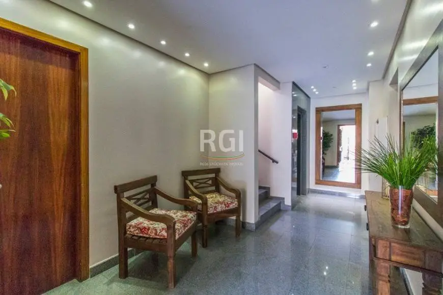 Foto 2 de Apartamento com 1 Quarto à venda, 46m² em Passo da Areia, Porto Alegre