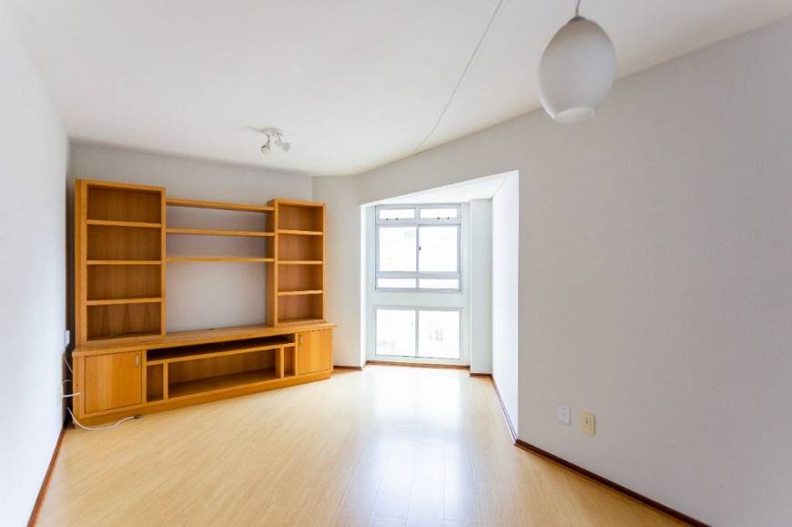 Foto 3 de Apartamento com 2 Quartos para alugar, 84m² em Água Verde, Curitiba