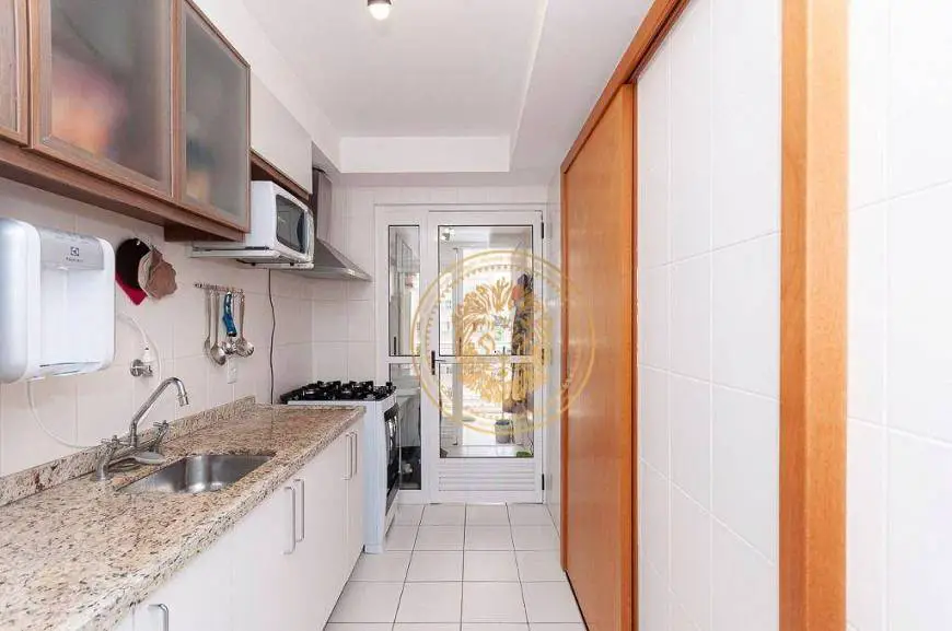 Foto 4 de Apartamento com 2 Quartos para alugar, 86m² em Água Verde, Curitiba