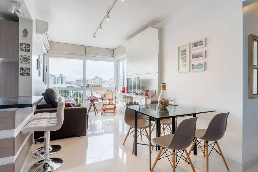 Foto 2 de Apartamento com 2 Quartos à venda, 60m² em Azenha, Porto Alegre
