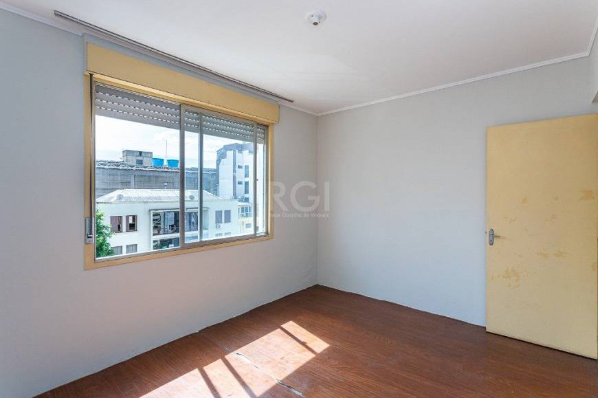 Foto 4 de Apartamento com 2 Quartos à venda, 72m² em Azenha, Porto Alegre