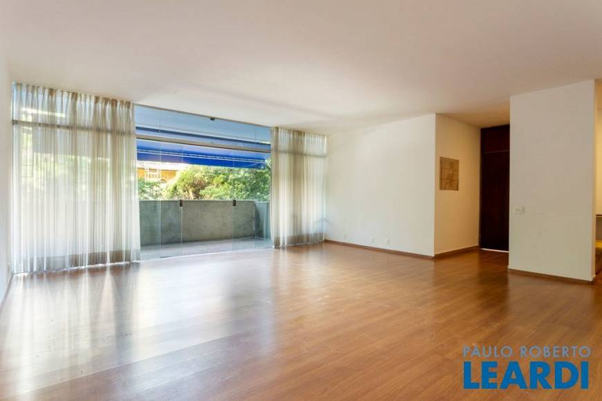 Foto 2 de Apartamento com 2 Quartos para alugar, 200m² em Bela Vista, São Paulo