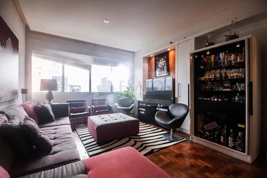 Foto 2 de Apartamento com 2 Quartos para alugar, 130m² em Cerqueira César, São Paulo