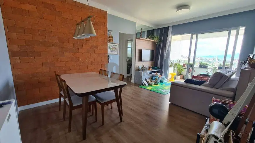 Foto 2 de Apartamento com 2 Quartos à venda, 75m² em Estreito, Florianópolis