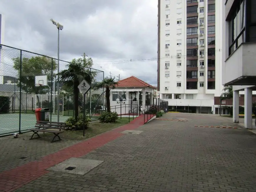 Foto 3 de Apartamento com 2 Quartos à venda, 70m² em Jardim Botânico, Porto Alegre