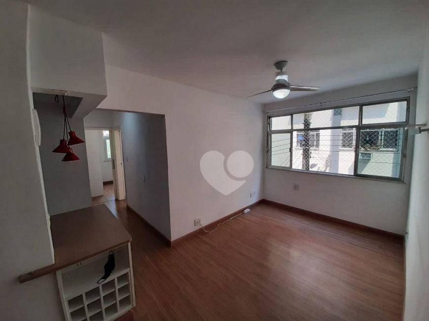 Foto 2 de Apartamento com 2 Quartos à venda, 47m² em Laranjeiras, Rio de Janeiro