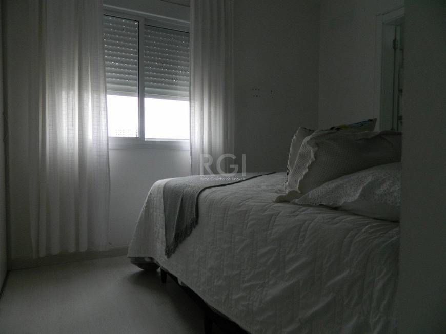 Foto 2 de Apartamento com 2 Quartos à venda, 60m² em Medianeira, Porto Alegre