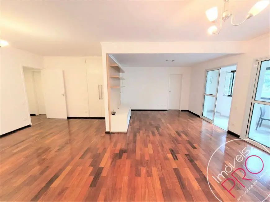 Foto 2 de Apartamento com 2 Quartos à venda, 140m² em Moema, São Paulo
