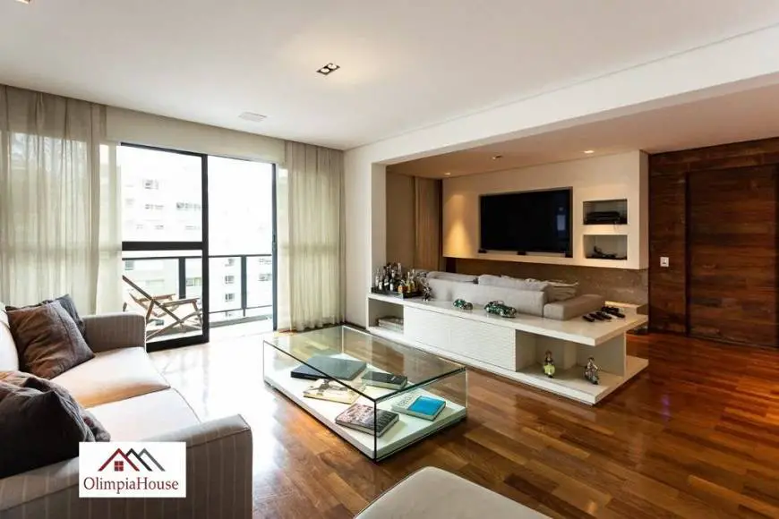 Foto 1 de Apartamento com 2 Quartos para alugar, 160m² em Moema, São Paulo