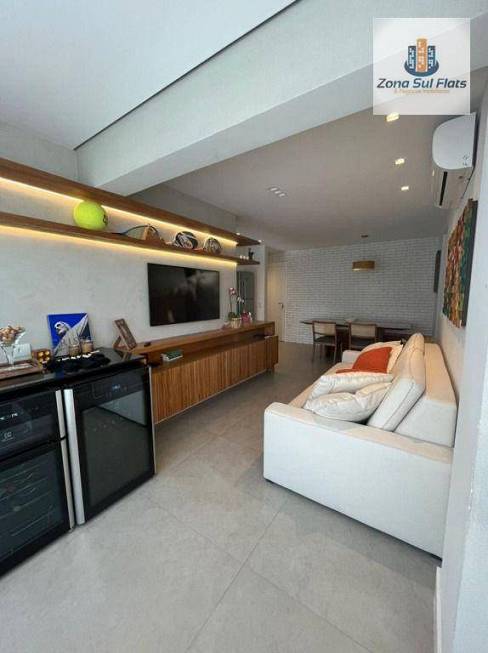 Foto 4 de Apartamento com 2 Quartos à venda, 72m² em Moema, São Paulo