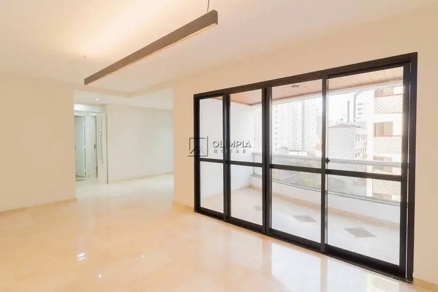 Foto 2 de Apartamento com 2 Quartos para alugar, 93m² em Moema, São Paulo