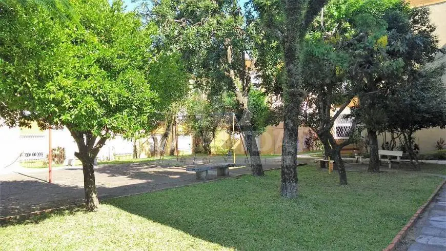 Foto 1 de Apartamento com 2 Quartos à venda, 45m² em Passo da Areia, Porto Alegre