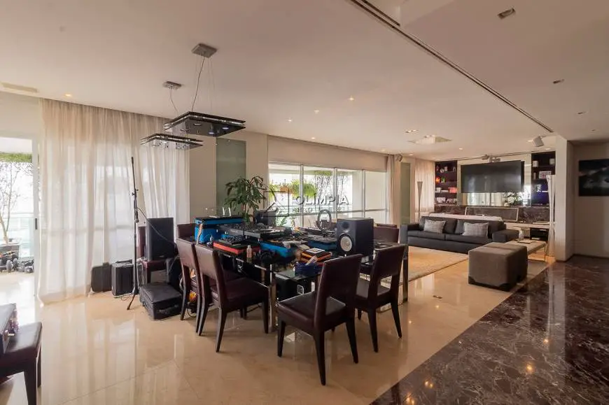 Foto 1 de Apartamento com 2 Quartos à venda, 275m² em Pinheiros, São Paulo