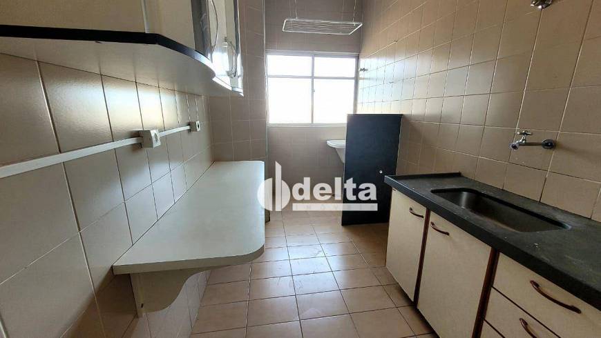 Foto 2 de Apartamento com 2 Quartos para alugar, 56m² em Santa Mônica, Uberlândia