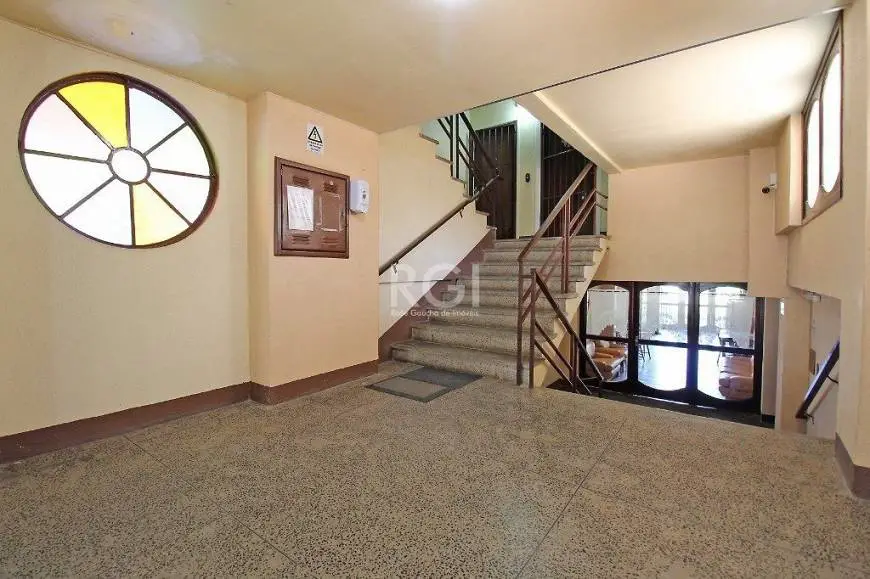 Foto 3 de Apartamento com 2 Quartos à venda, 71m² em Teresópolis, Porto Alegre