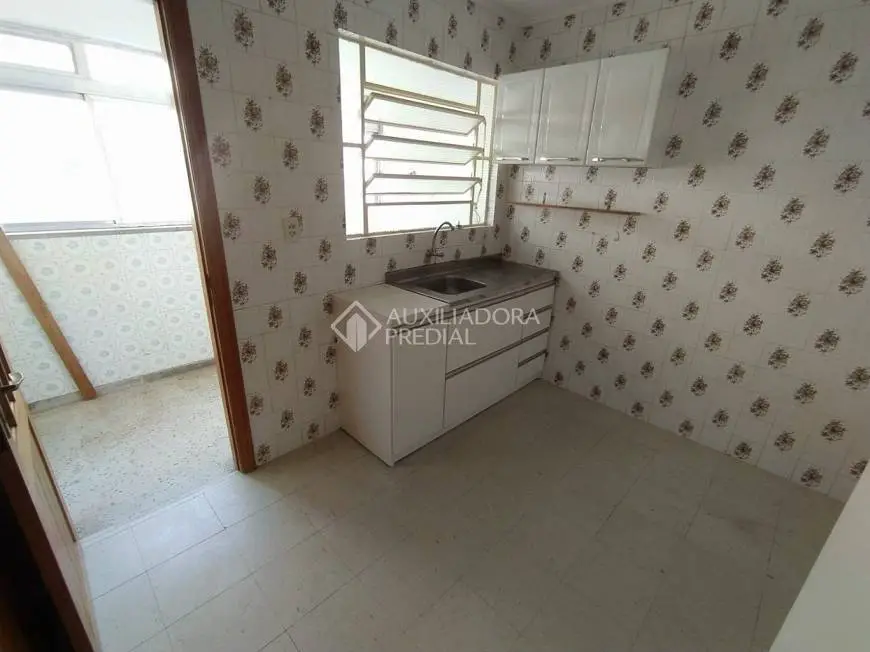 Foto 4 de Apartamento com 2 Quartos para alugar, 65m² em Vila Ipiranga, Porto Alegre
