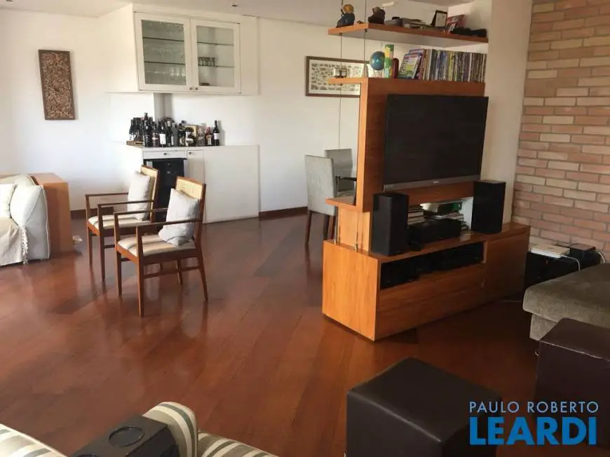 Foto 3 de Apartamento com 2 Quartos à venda, 150m² em Vila Olímpia, São Paulo