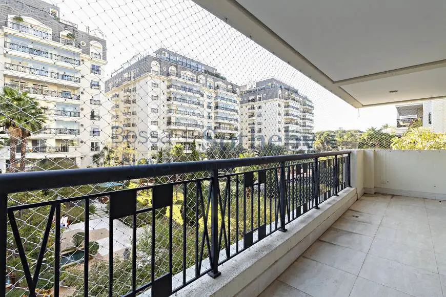 Foto 1 de Apartamento com 3 Quartos para venda ou aluguel, 220m² em Alto de Pinheiros, São Paulo