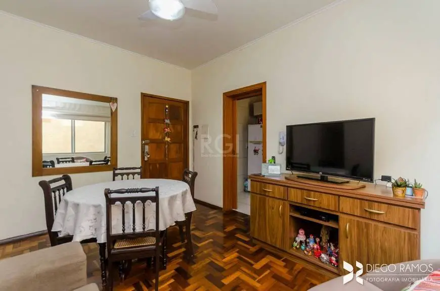 Foto 2 de Apartamento com 3 Quartos à venda, 79m² em Azenha, Porto Alegre