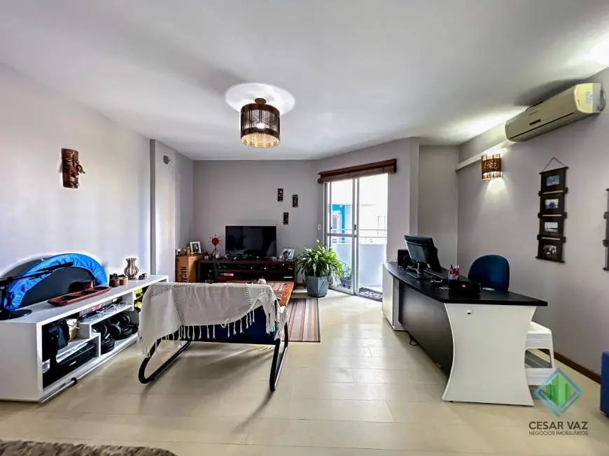 Foto 4 de Apartamento com 3 Quartos à venda, 74m² em Barreiros, São José
