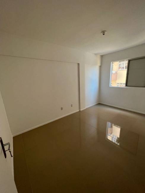 Foto 3 de Apartamento com 3 Quartos à venda, 79m² em Barreiros, São José