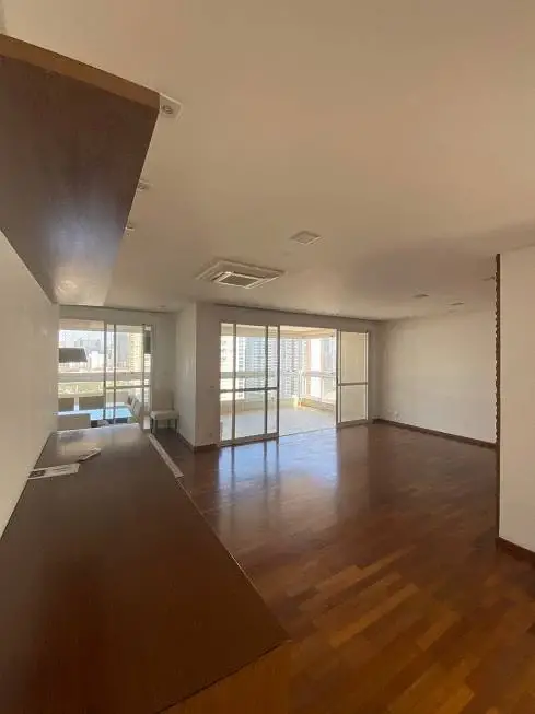 Foto 1 de Apartamento com 3 Quartos para alugar, 225m² em Brooklin, São Paulo