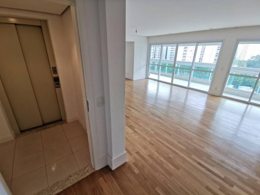 Foto 2 de Apartamento com 3 Quartos à venda, 240m² em Brooklin, São Paulo