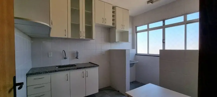 Foto 4 de Apartamento com 3 Quartos para alugar, 75m² em Caiçaras, Belo Horizonte